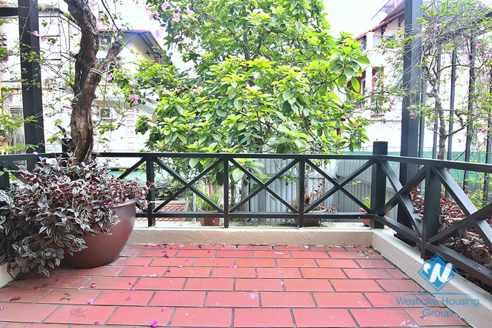 Lake view house for rent in Quang An street, Tay Ho district